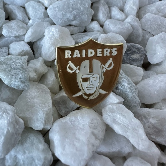 LV Raiders Gold Classic Enamel Lapel Hat Pin Brooch - Picture 1 of 12